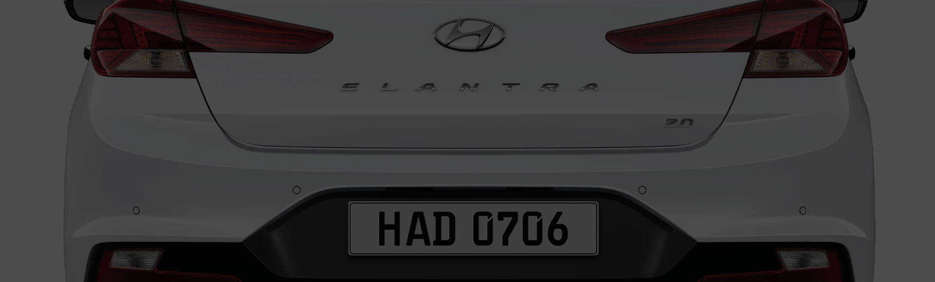 Mặt sau xe Hyundai Elantra 2019 màu trắng