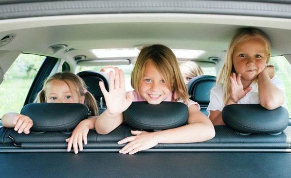 luu y bat buoc phai nho khi cho tre em tren xe o to 4
