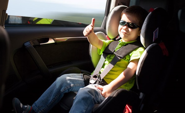 luu y bat buoc phai nho khi cho tre em tren xe o to 5