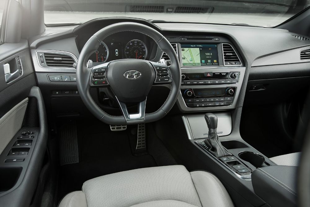 Hyundai Sonata Sport 2.0T 2016: Đối thủ xứng tầm của Toyota Camry 2.0E 7 hyundai sonata