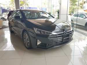 1 xe elantra mau den