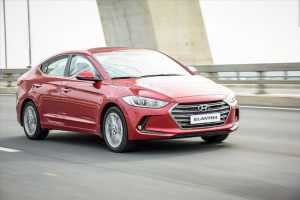 gia xe hyundai elantra 1