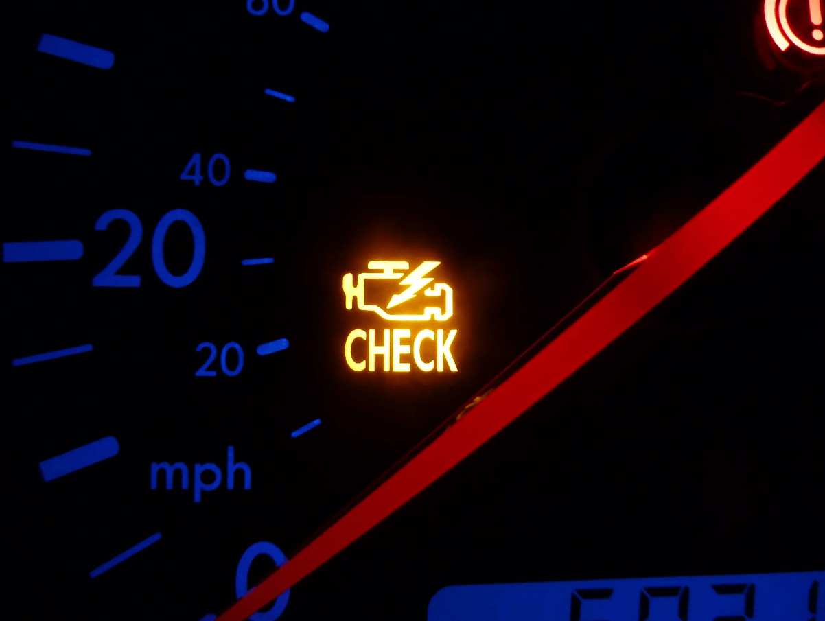 den check engine lien tuc bao sang