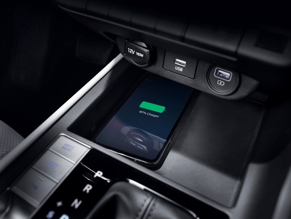 CN7 FMC K4 LHD FEATURE WIRELESS SMARTPHONE CHARGING RGB