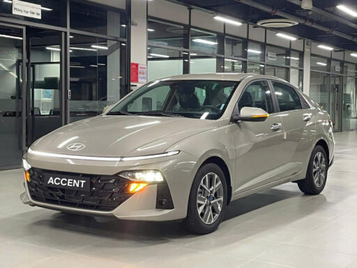 So sanh Hyundai Accent ban Dac biet va Cao cap