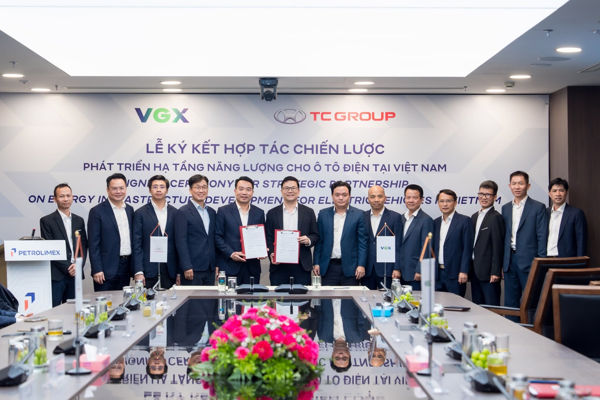 tc group va vgx phat trien ha tang tram sac dien hoa tai viet nam
